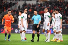 北京国安惨败致歉：张玉宁领衔球员反思失利